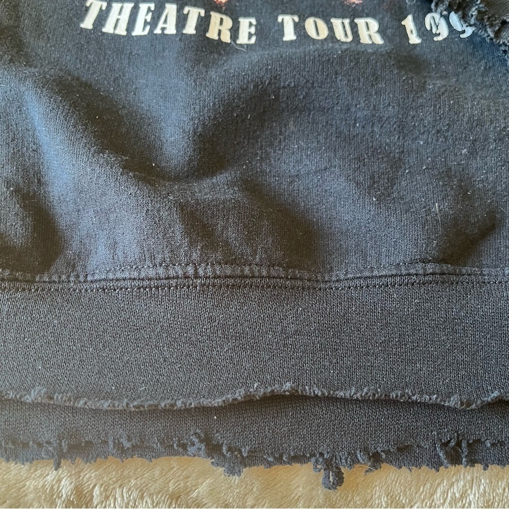 Guns N’ Roses Theatre Tour 1991 Sweatshirt M Black Pullover Crew Neck Distressed - Picture 4 of 10